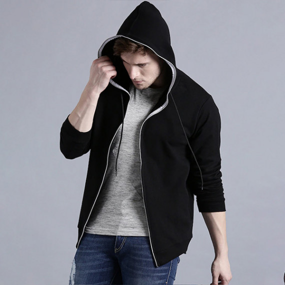 https://weardropz.com/products/men-black-solid-hooded-sweatshirt