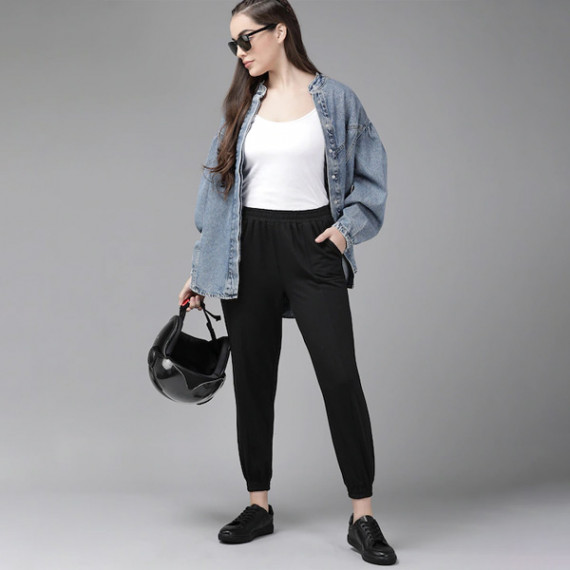 https://weardropz.com/products/women-black-solid-straight-fit-cropped-joggers