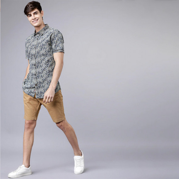 https://weardropz.com/products/men-khaki-solid-slim-fit-regular-shorts