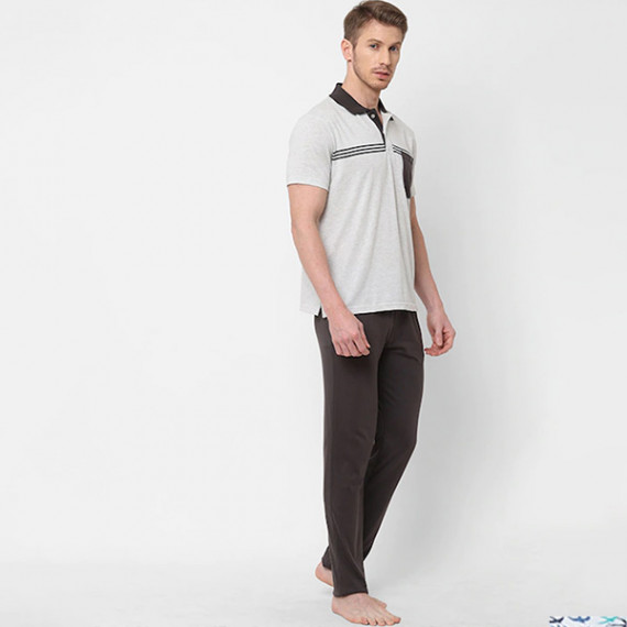 https://weardropz.com/products/men-white-grey-striped-pure-cotton-night-suit