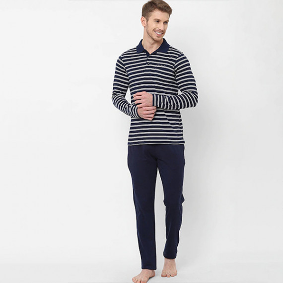 https://weardropz.com/products/men-navy-blue-white-printed-night-suit